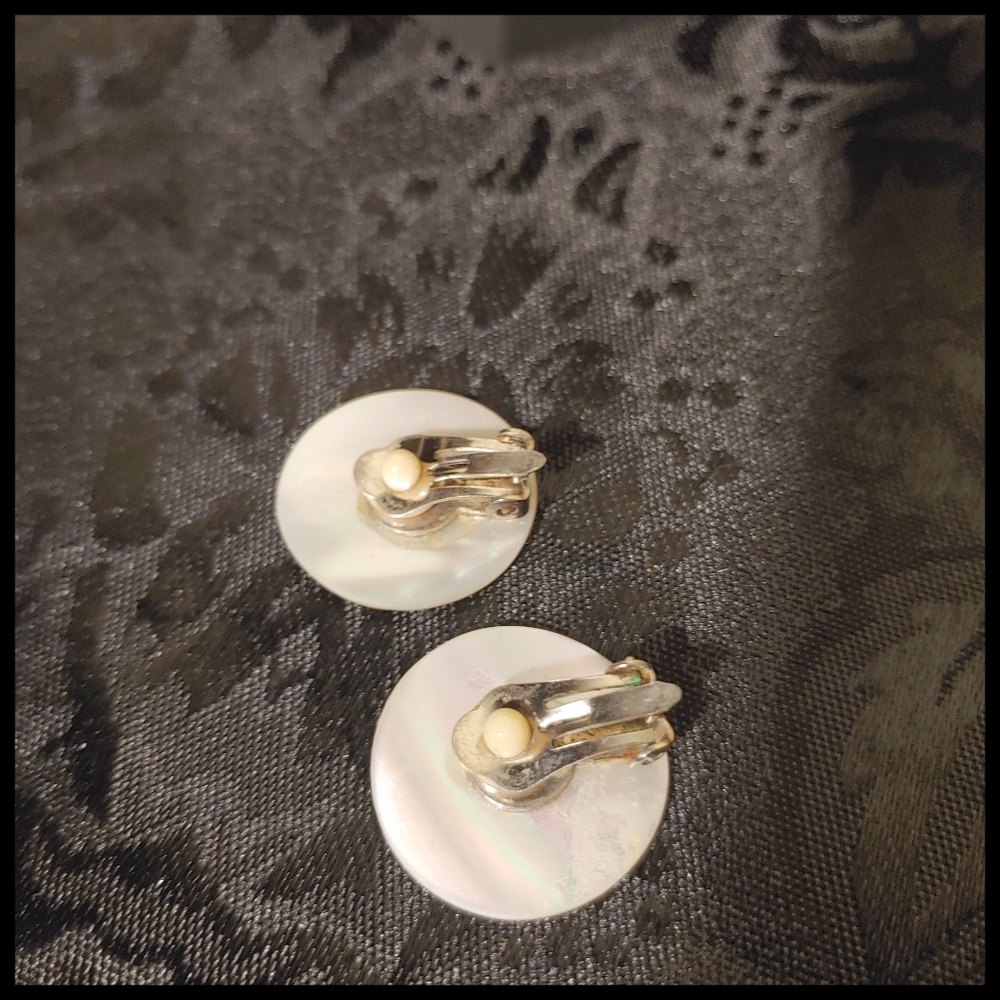 Vintage Mother of Pearl Clip Earrings - Picture 5 of 5